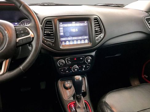 Used 2018 Jeep Compass Trailhawk w/ Leather Interior Group AWD/4WD image 9