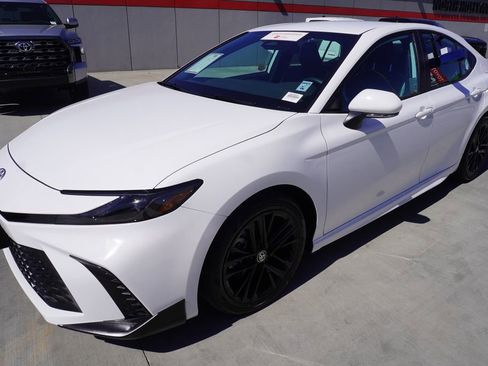 Certified 2025 Toyota Camry SE image 4