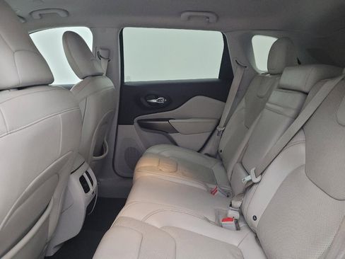 Used 2019 Jeep Cherokee Limited w/ Technology Group image 18