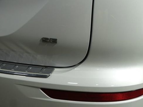 Used 2024 Mitsubishi Outlander SE image 42