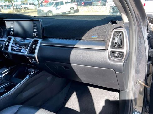 Used 2021 Kia Sorento S image 18