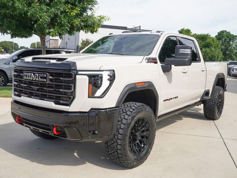 Used 2026 GMC Sierra 2500 AT4X w/ LPO, Black Badging Package AWD/4WD image 9