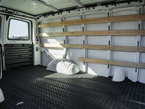 Used 2023 GMC Savana 2500 image 35