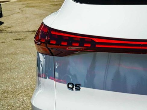 Used 2025 Audi Q5 Premium w/ Convenience Package AWD/4WD image 10