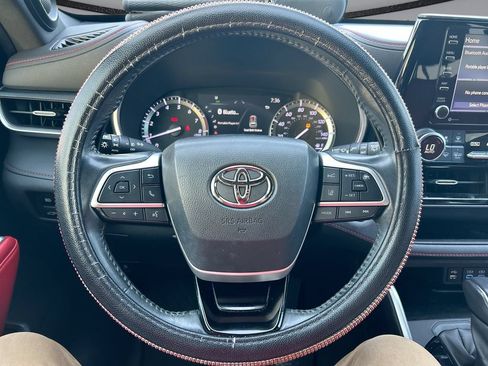 Used 2022 Toyota Highlander XSE FWD image 15