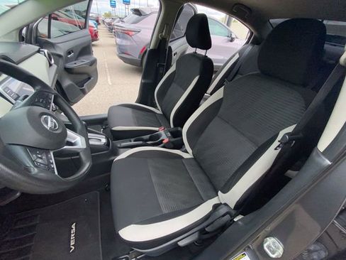 Used 2021 Nissan Versa SV FWD image 5