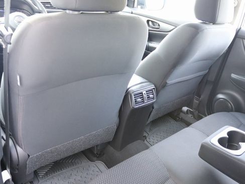 Used 2021 Nissan Rogue Sport S image 16