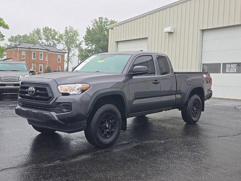 Used 2022 Toyota Tacoma SR w/ SX Package AWD/4WD image 3