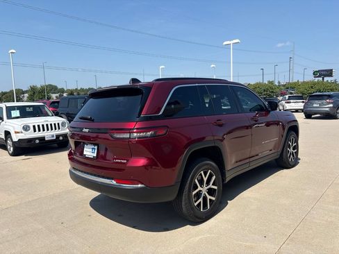 Used 2025 Jeep Grand Cherokee Limited AWD/4WD image 5