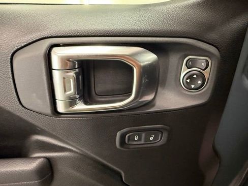 Used 2025 Jeep Gladiator Willys image 14