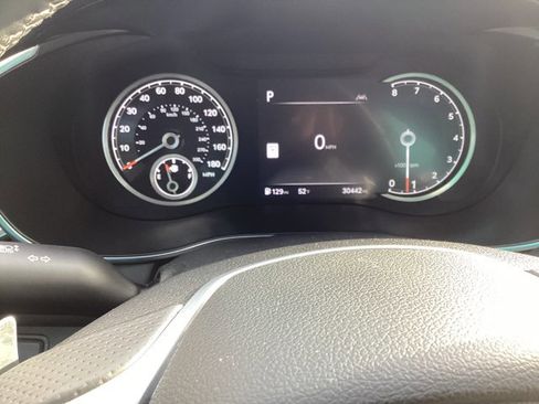 Used 2025 Genesis G70 2.5T image 19