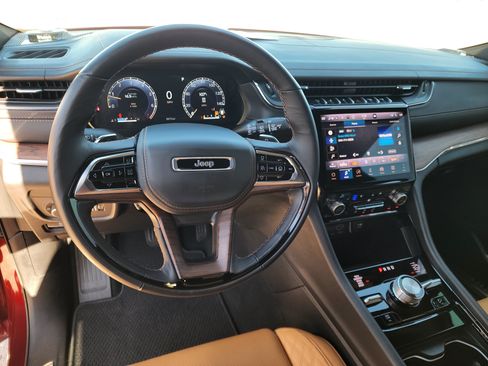 Used 2025 Jeep Grand Cherokee L Summit w/ Obsidian Package AWD/4WD image 2