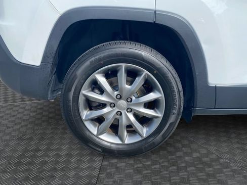 Used 2018 Jeep Cherokee Limited AWD/4WD image 36