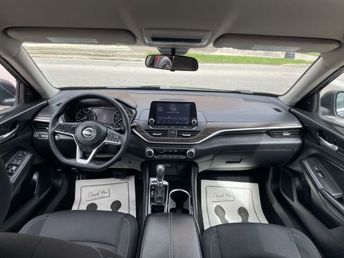 Used 2024 Nissan Altima 2.5 SV FWD image 11