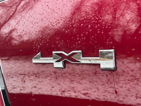 Certified 2017 GMC Canyon SLT w/ Driver Alert Package image 18