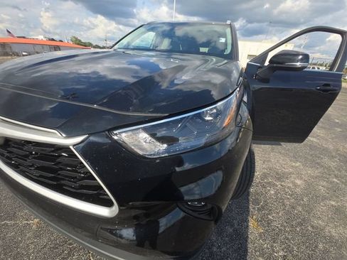 Used 2024 Toyota Highlander XLE AWD/4WD image 28