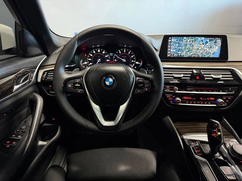 Used 2017 BMW 530i xDrive image 11