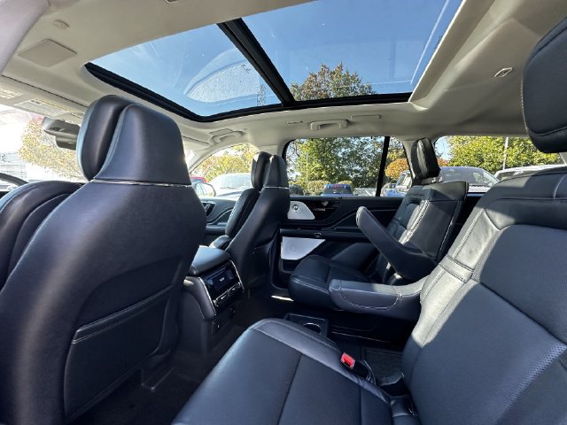 Certified 2025 Lincoln Aviator Reserve w/ Equipment Group 201A AWD/4WD image 18