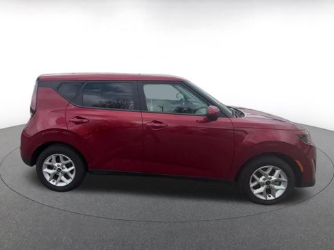 Used 2025 Kia Soul LX w/ LX Technology Package FWD image 16