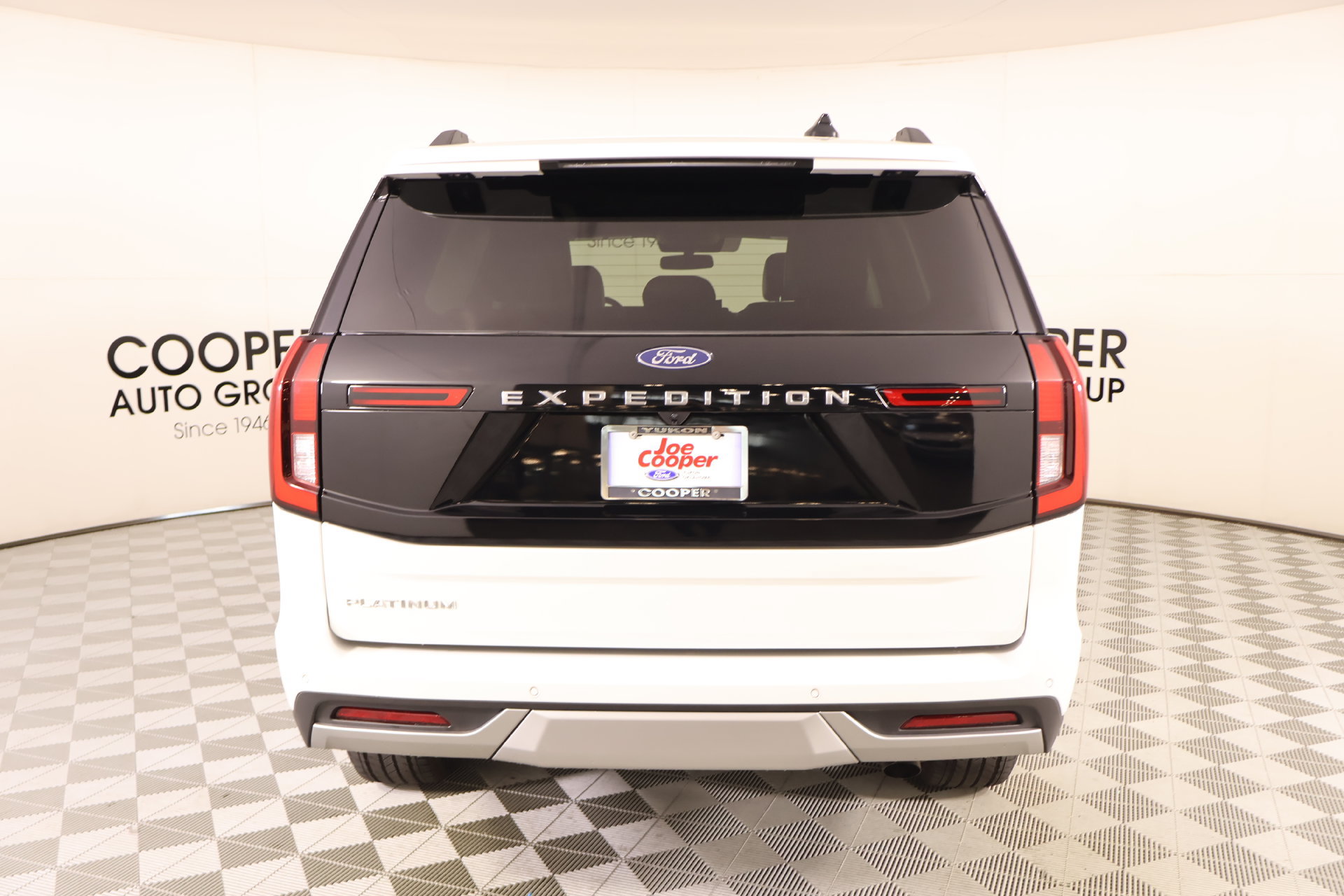 Used 2025 Ford Expedition Platinum w/ Driver's Package AWD/4WD image 23