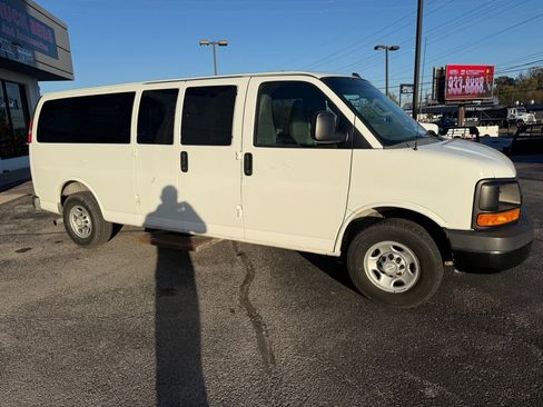 Used 2016 Chevrolet Express 3500 LS image 8