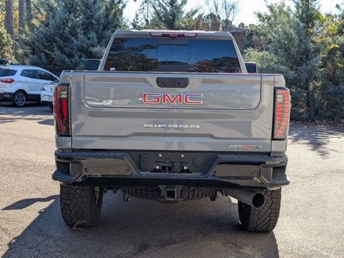 Used 2025 GMC Sierra 2500 AT4X image 4