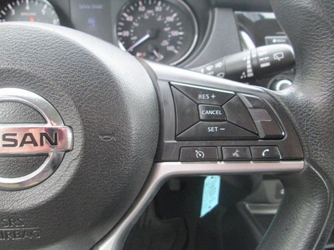 Used 2018 Nissan Rogue S image 19