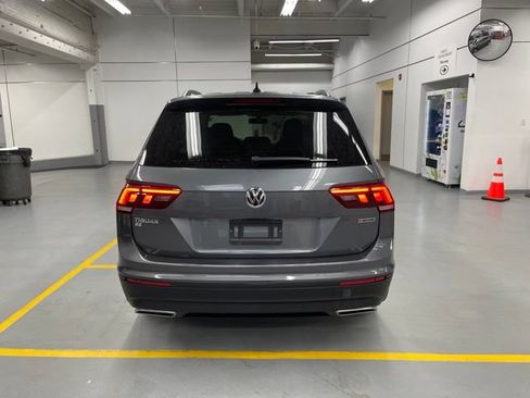 Used 2019 Volkswagen Tiguan SE w/ Panoramic Sunroof Package AWD/4WD image 3