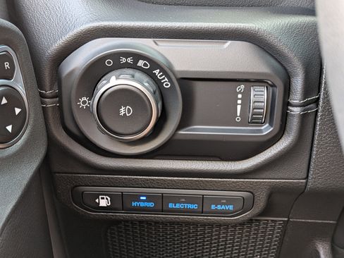 Used 2024 Jeep Wrangler High Altitude AWD/4WD image 22