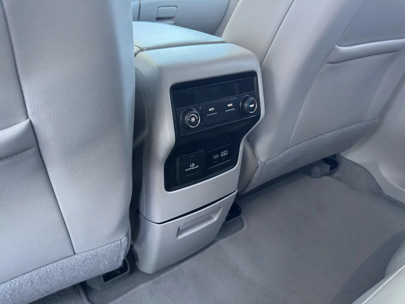 Used 2023 GMC Acadia SLT AWD/4WD image 35