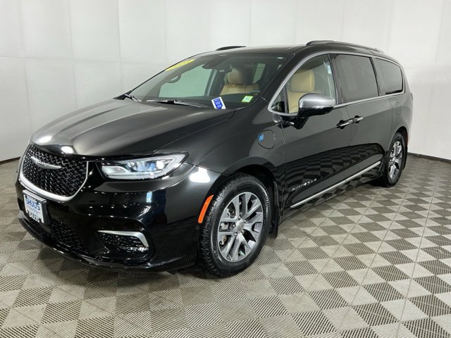 Used 2023 Chrysler Pacifica Pinnacle FWD image 4