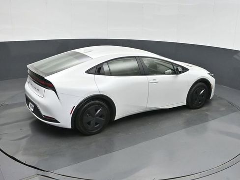 Used 2025 Toyota Prius LE FWD image 30