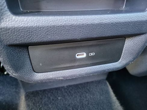 Certified 2023 Volkswagen Taos SE w/ Panoramic Sunroof Package FWD image 11