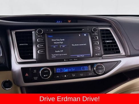 Used 2019 Toyota Highlander XLE FWD image 20