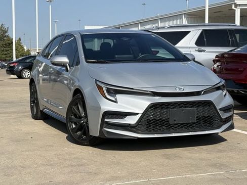 Used 2024 Toyota Corolla SE FWD image 2