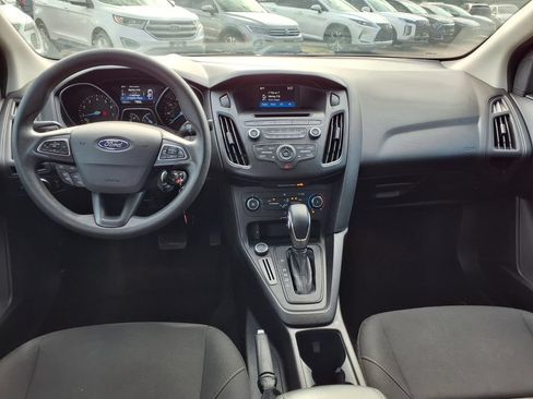 Used 2017 Ford Focus SE FWD image 9