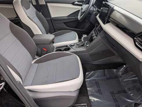 Used 2025 Volkswagen Taos S image 32