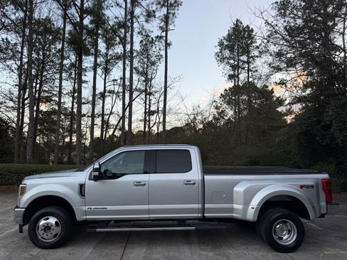 Used 2018 Ford F350 Lariat w/ Tow Technology Bundle image 4