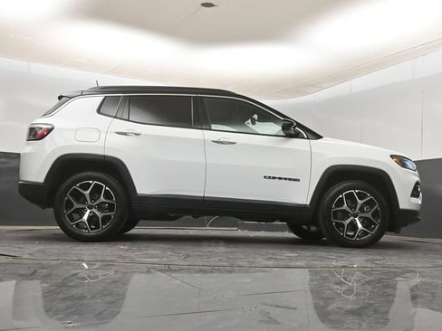 Used 2025 Jeep Compass Limited AWD/4WD image 16