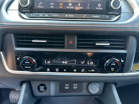 Used 2025 Nissan Rogue SV AWD/4WD image 36