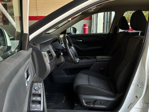 Used 2025 Nissan Rogue SV AWD/4WD image 11