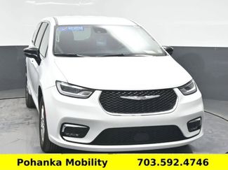 Used 2024 Chrysler Pacifica Touring-L video 2