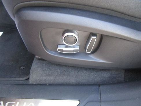 Used 2022 Jaguar F-PACE S image 9