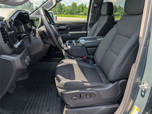 Used 2025 Chevrolet Silverado 1500 LT AWD/4WD image 11
