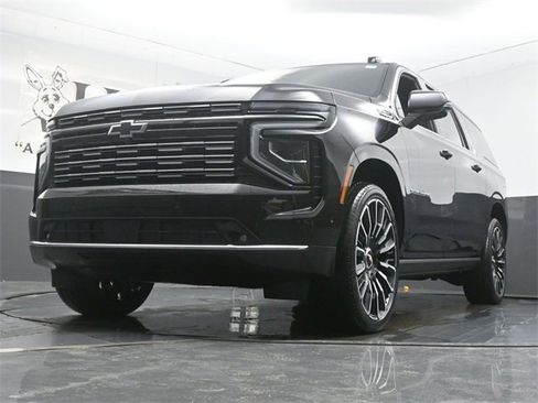 New 2026 Chevrolet Suburban High Country image 4