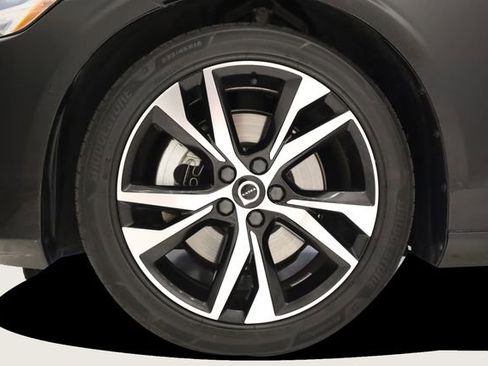 Used 2024 Volvo S60 B5 Plus image 9