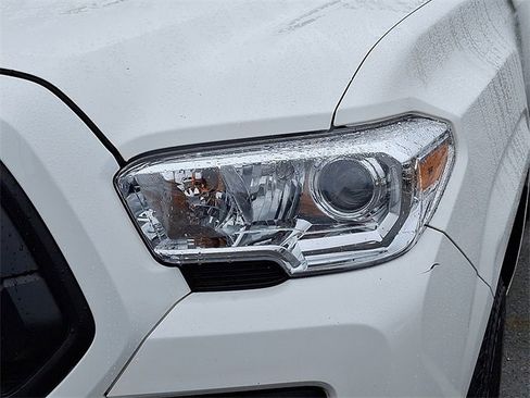Certified 2022 Toyota Tacoma SR image 12