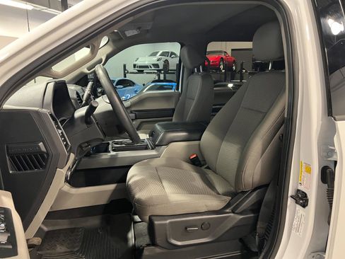 Used 2022 Ford F450 XLT w/ XLT Premium Package image 9