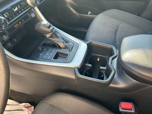 Used 2022 Toyota RAV4 XLE image 29