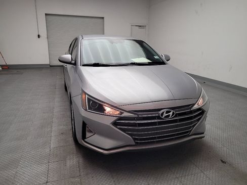 Used 2020 Hyundai Elantra SE FWD image 14